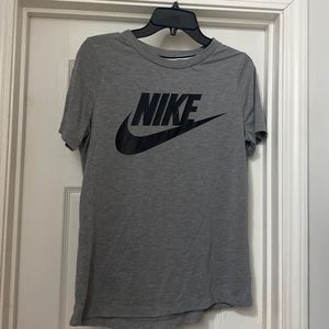 Size M Nike tee